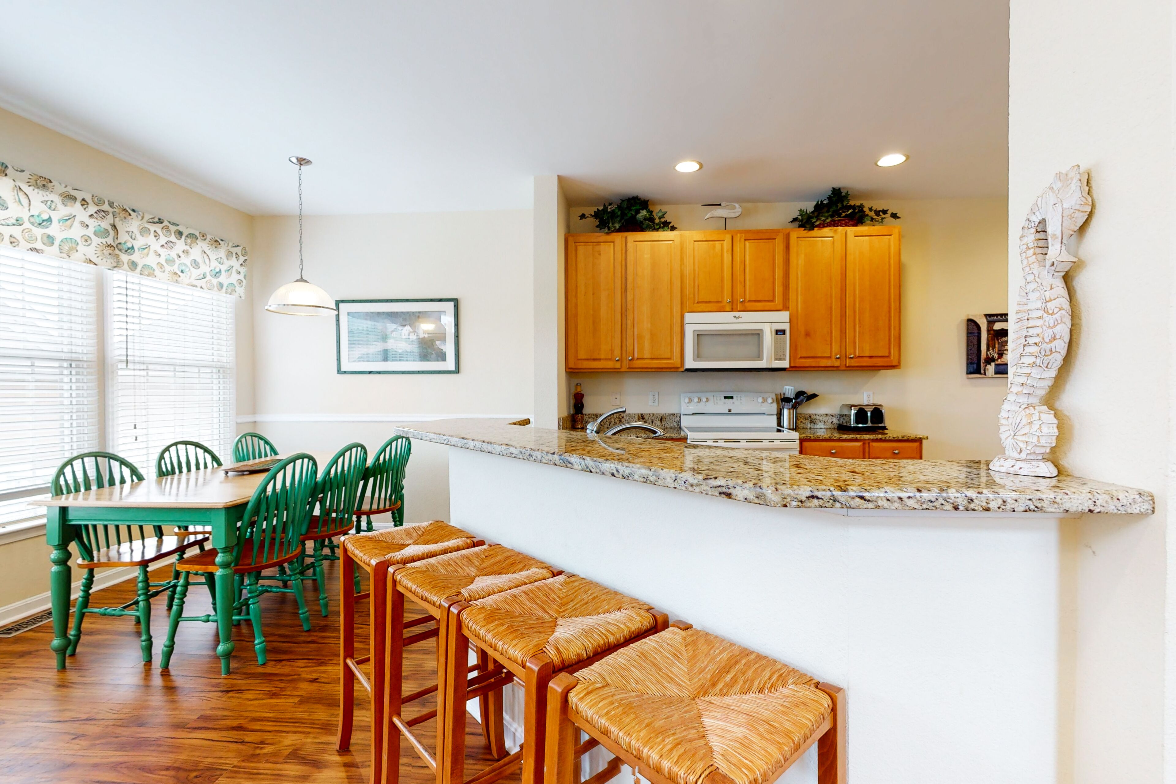 Bear Trap Dunes end townhouse w/ pool table, shared pools and fitness room