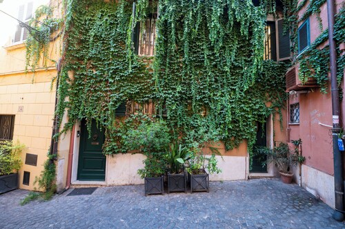  Piazza Navona Apartments