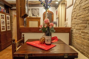 Piazza Navona Lovely Nest (Vicolo della Palomba 6) | Living area | Smart TV, iPod dock -  Piazza Navona Apartments (Rome)