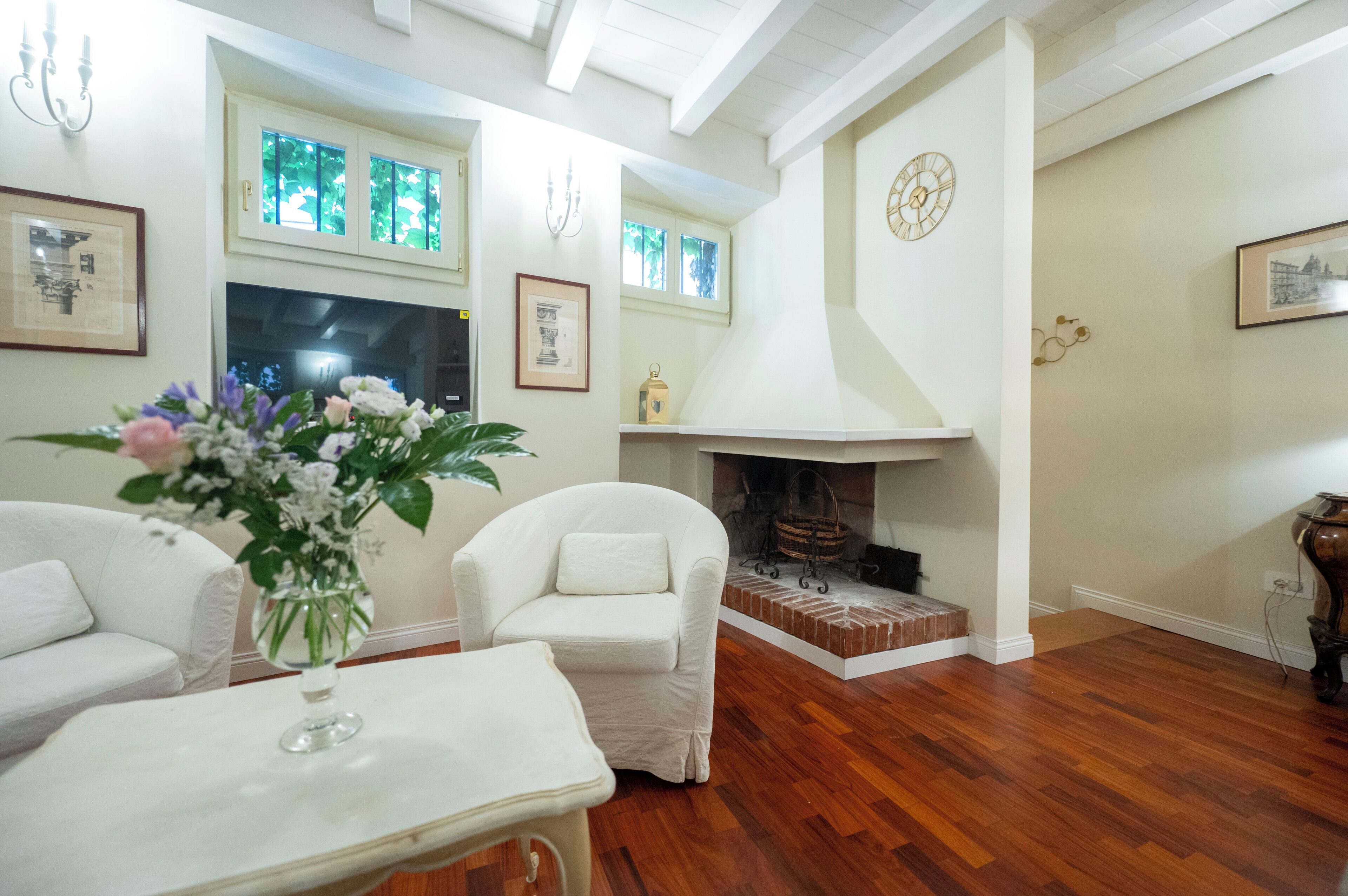 Campanella Ivy Retreat (Vicolo della Campanella 34B) | Living area | Smart TV, iPod dock