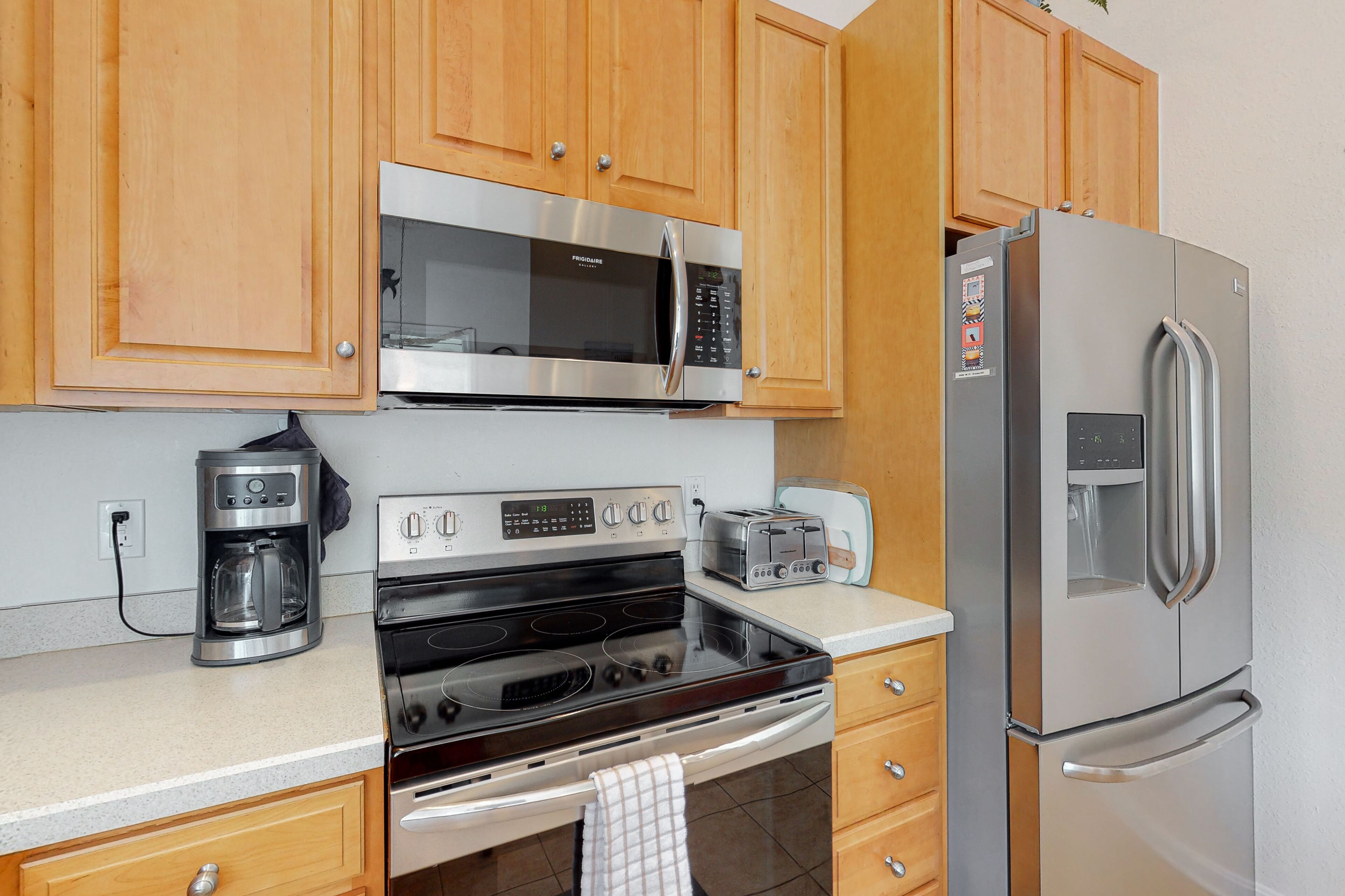 Bear Trap Dunes townhouse - fireplace, washer/dryer, pool access & lovely deck