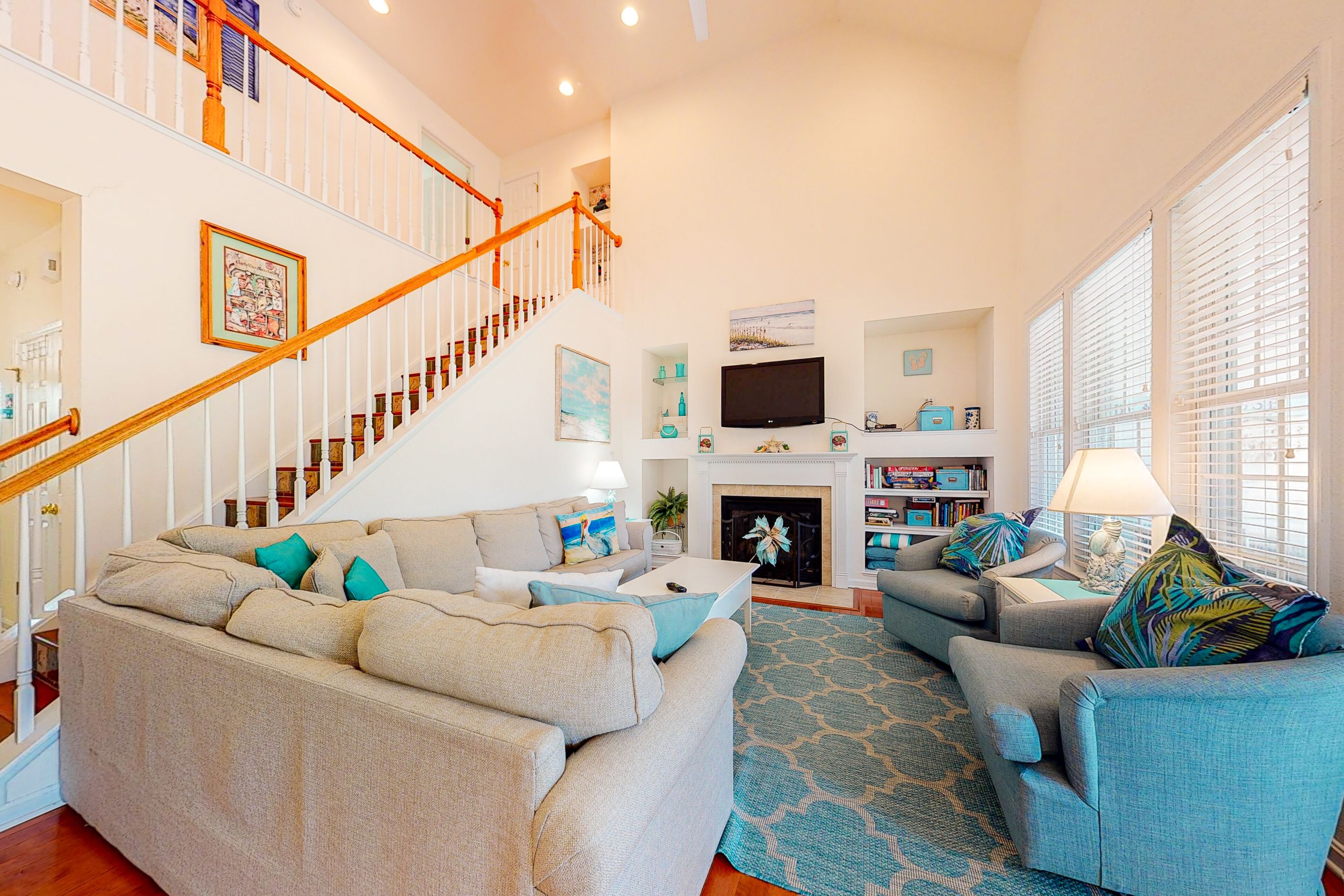 Bear Trap Dunes townhouse - fireplace, washer/dryer, pool access & lovely deck