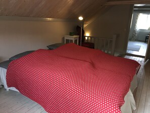 2 bedrooms, desk, free WiFi
