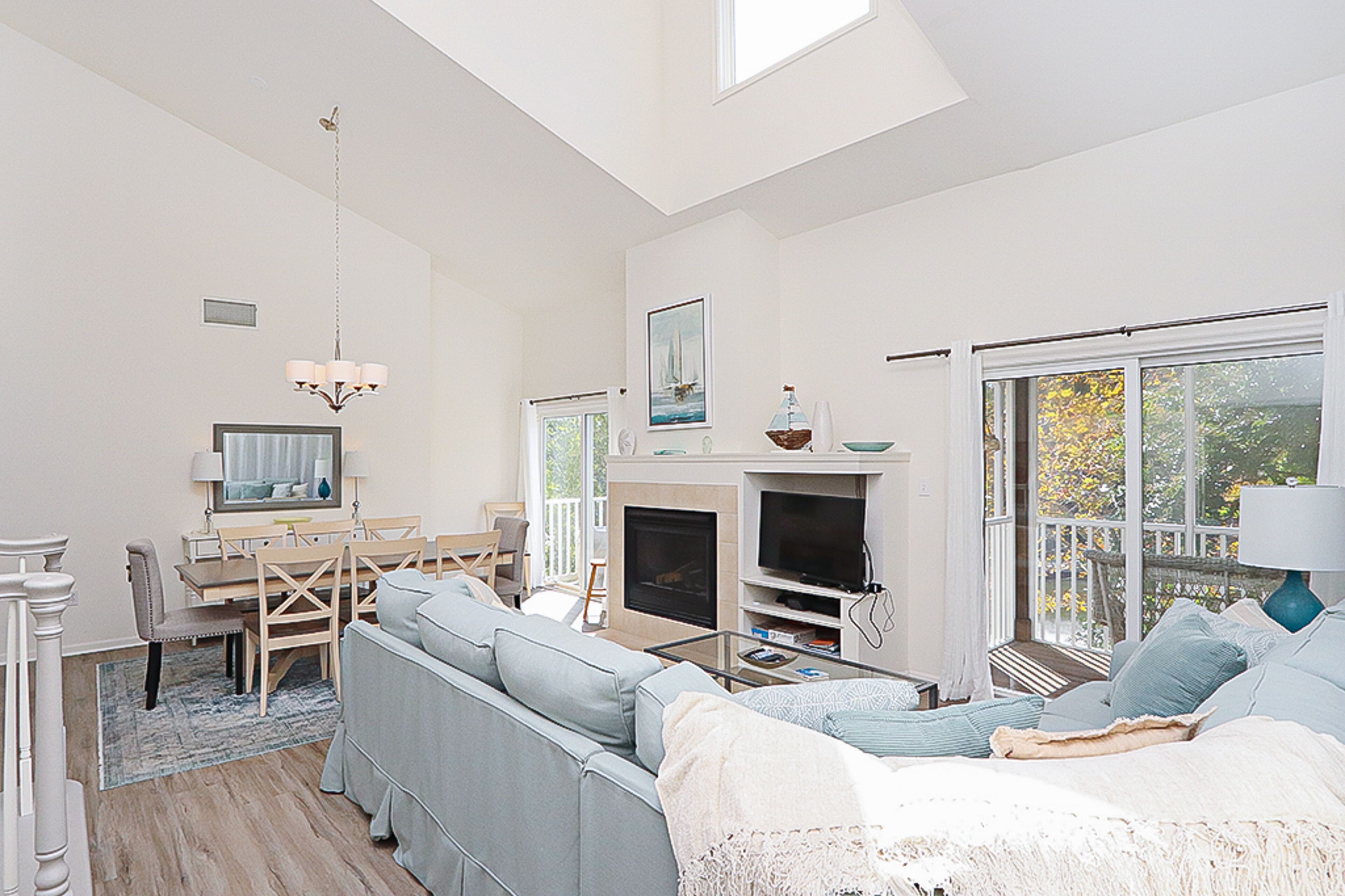 Sea Colony Tennis 2nd-floor condo with pool, gym & tennis court