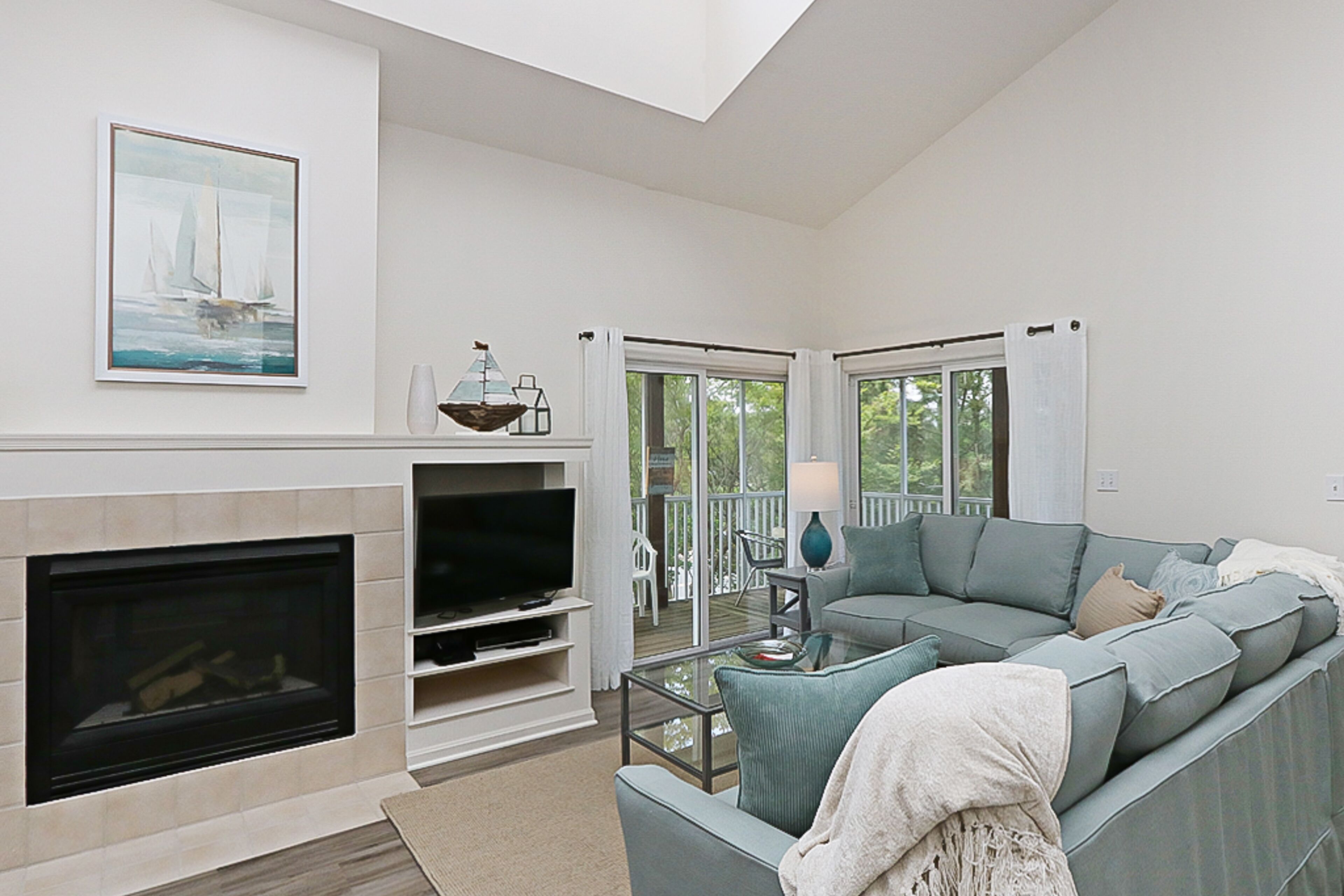 Sea Colony Tennis 2nd-floor condo with pool, gym & tennis court