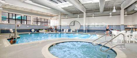 Alberca techada y alberca climatizada