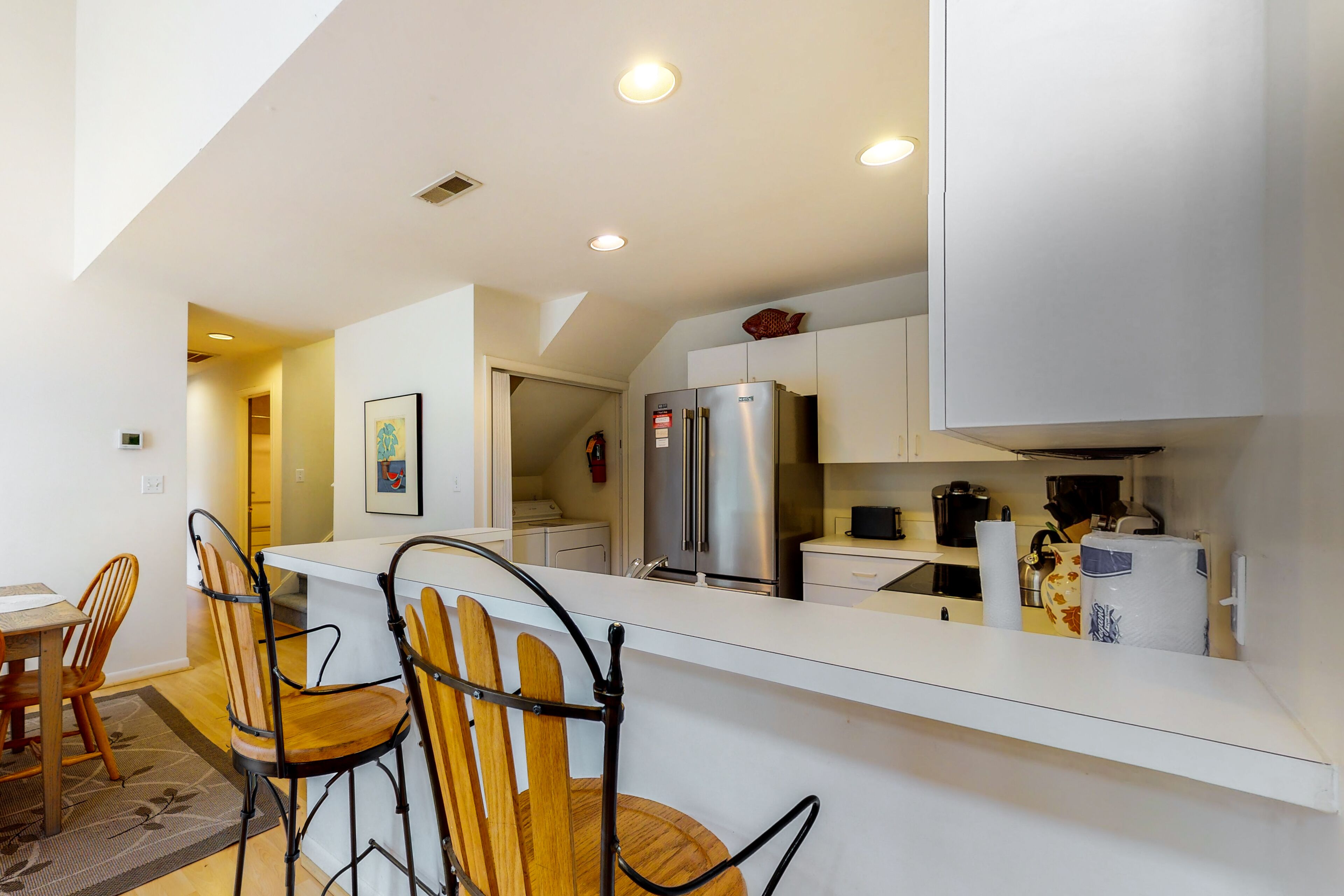 Sea Colony Tennis 2nd-floor condo with pool, tennis court, & basketball court