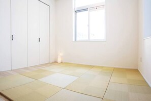 House | Desk, iron/ironing board, free WiFi, bed sheets