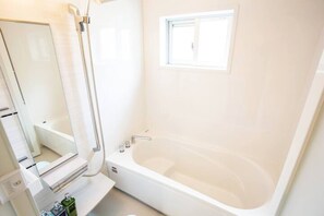 House | Bathroom | Combined shower/tub, hair dryer, slippers, electronic bidet