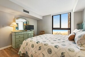 3 bedrooms, iron/ironing board, free Internet, bed sheets