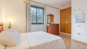 3 chambres, fer et planche Ă repasser, Wi-Fi gratuit, draps fournis