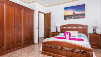 3 habitaciones, tabla de planchar con plancha y wifi gratis