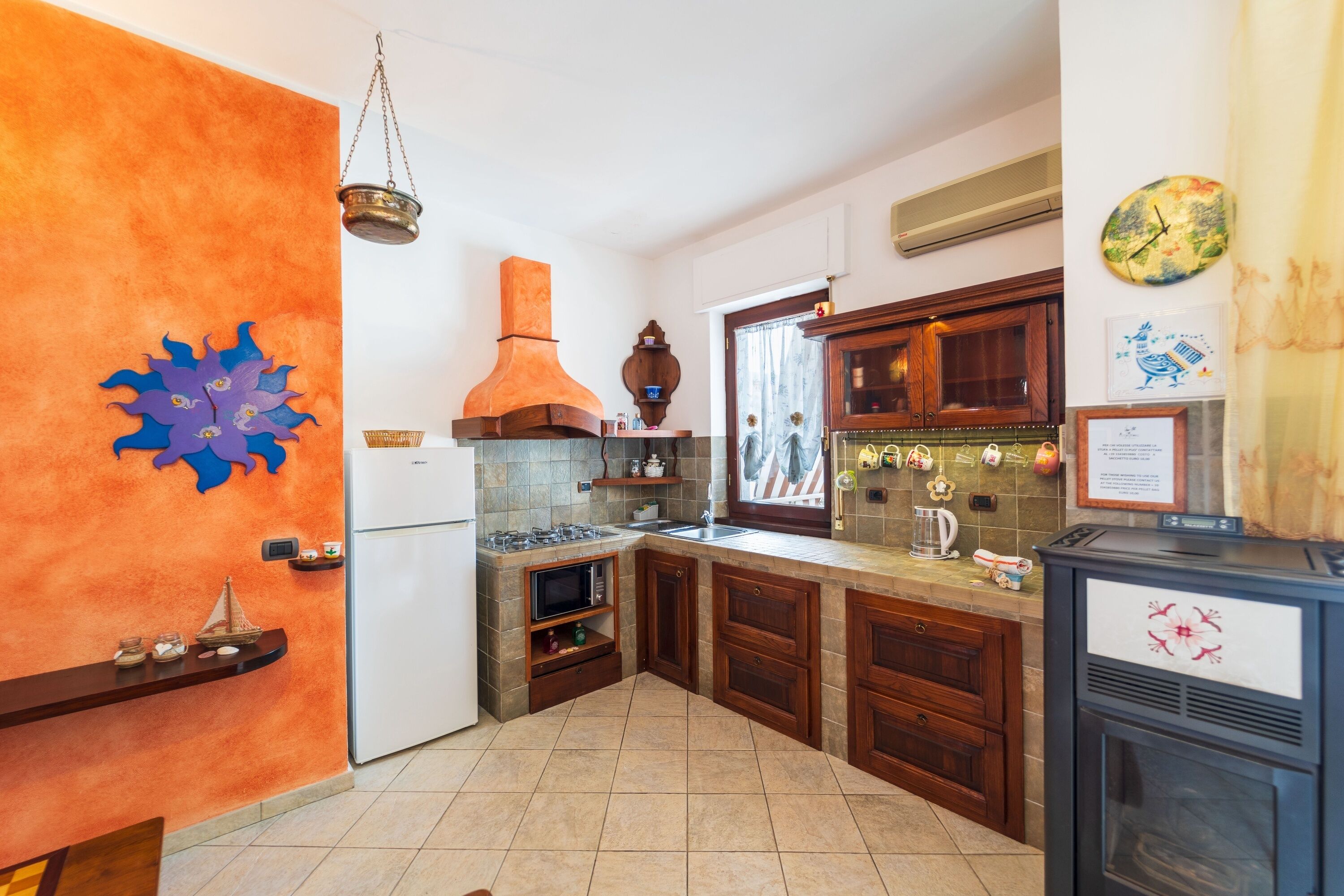 Holiday Apartment ‘Amantiosu Casa Vacanze’ with Air Conditioning & Balcony