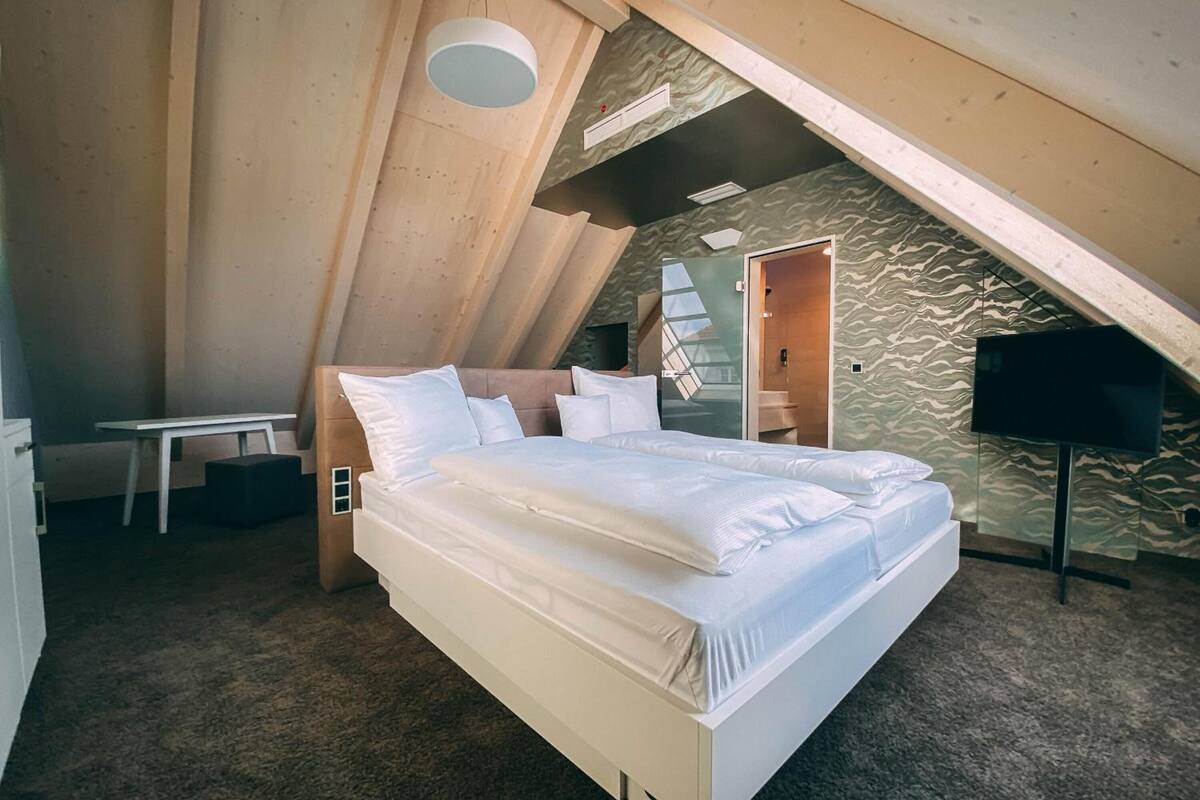 1 bedroom, in-room safe, individually decorated, individually furnished