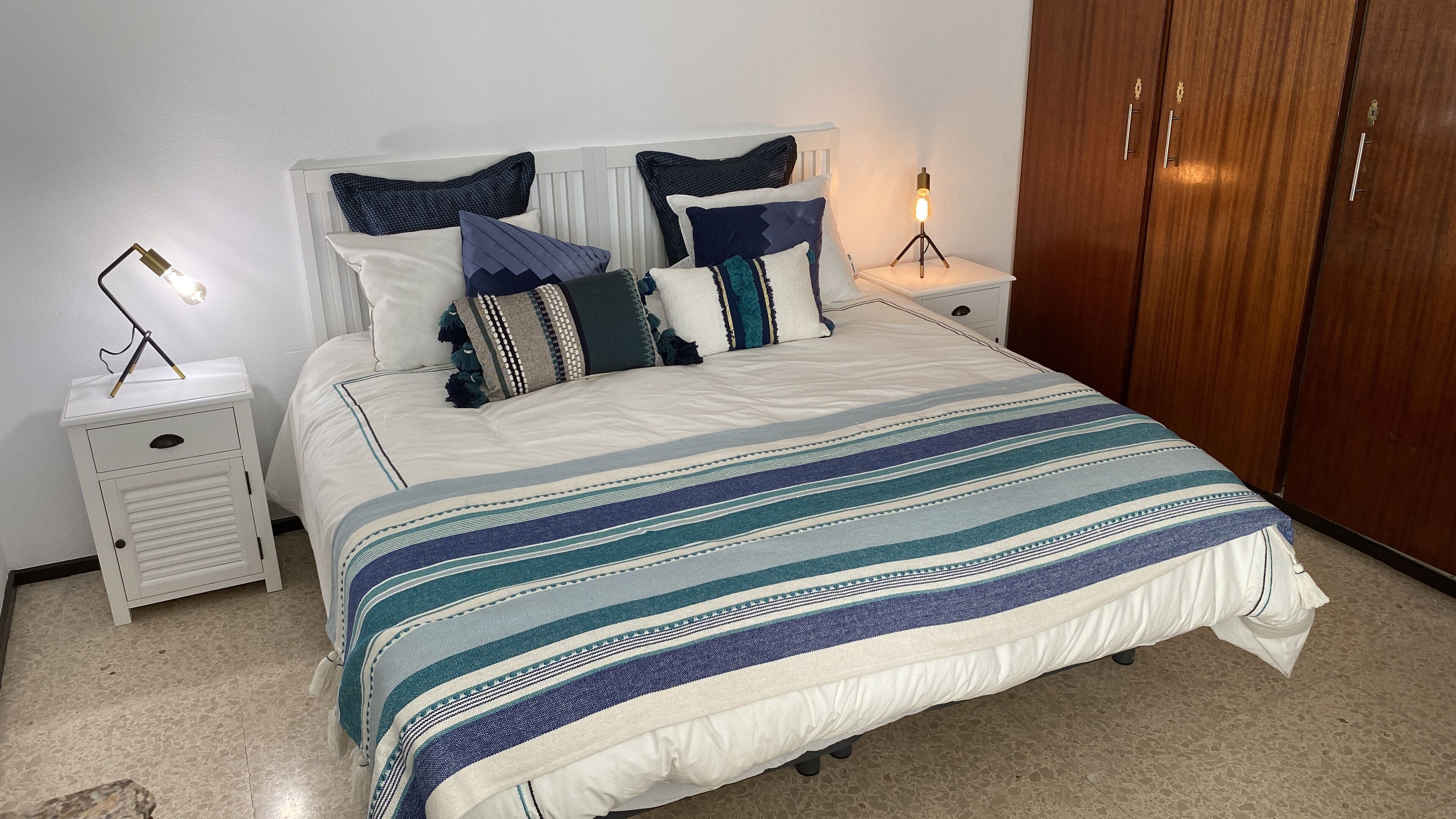 1 dormitorio, tabla de planchar con plancha, cuna de viaje y wifi gratis