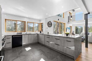 Microwave, stovetop, dishwasher, coffee/tea maker