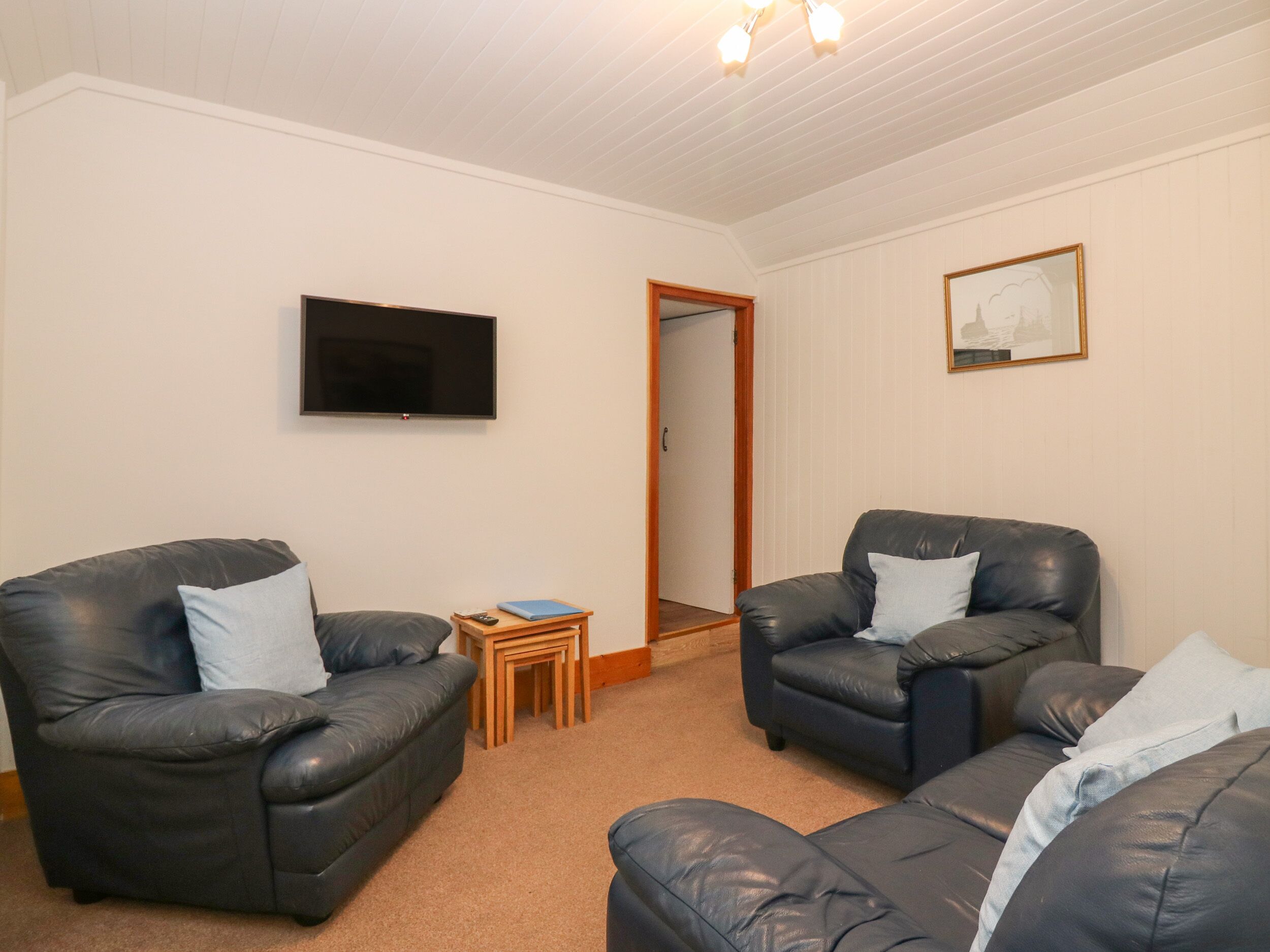 VIOLA COTTAGE, pet friendly, character holiday cottage in Fraserburgh