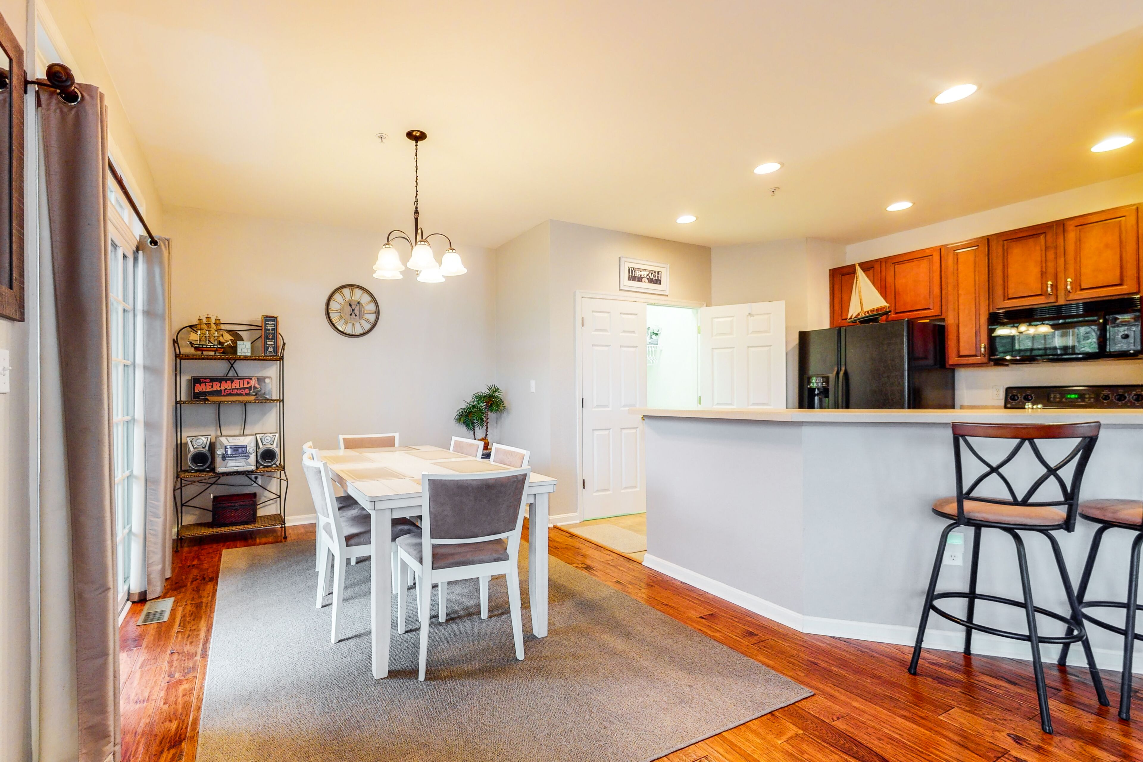 Bear Trap Dunes 1st-floor condo with paid-access tennis court, pools & hot tub