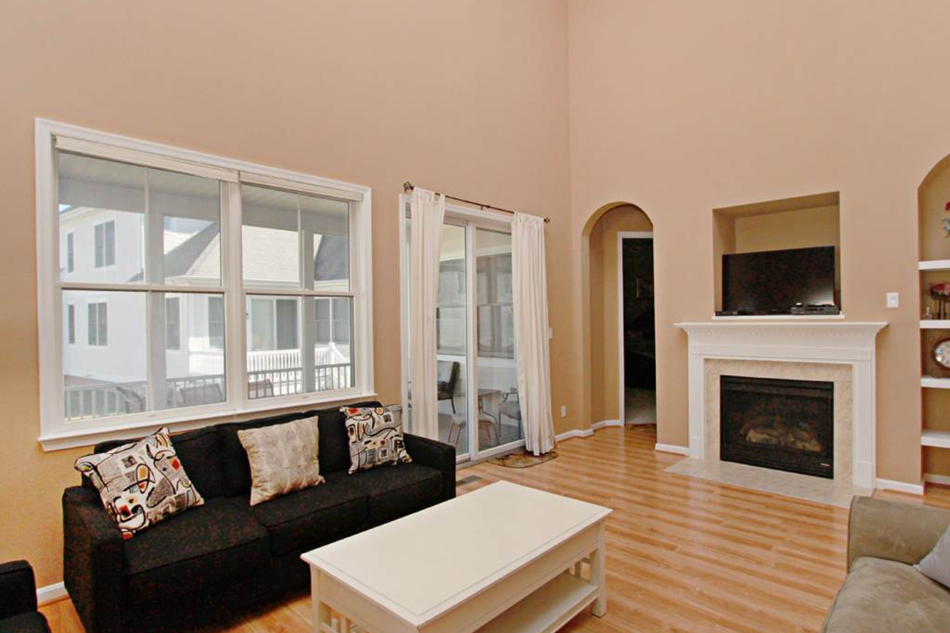 Bayside Resort house w/shared sauna, private gas grill, golf on-site & fireplace