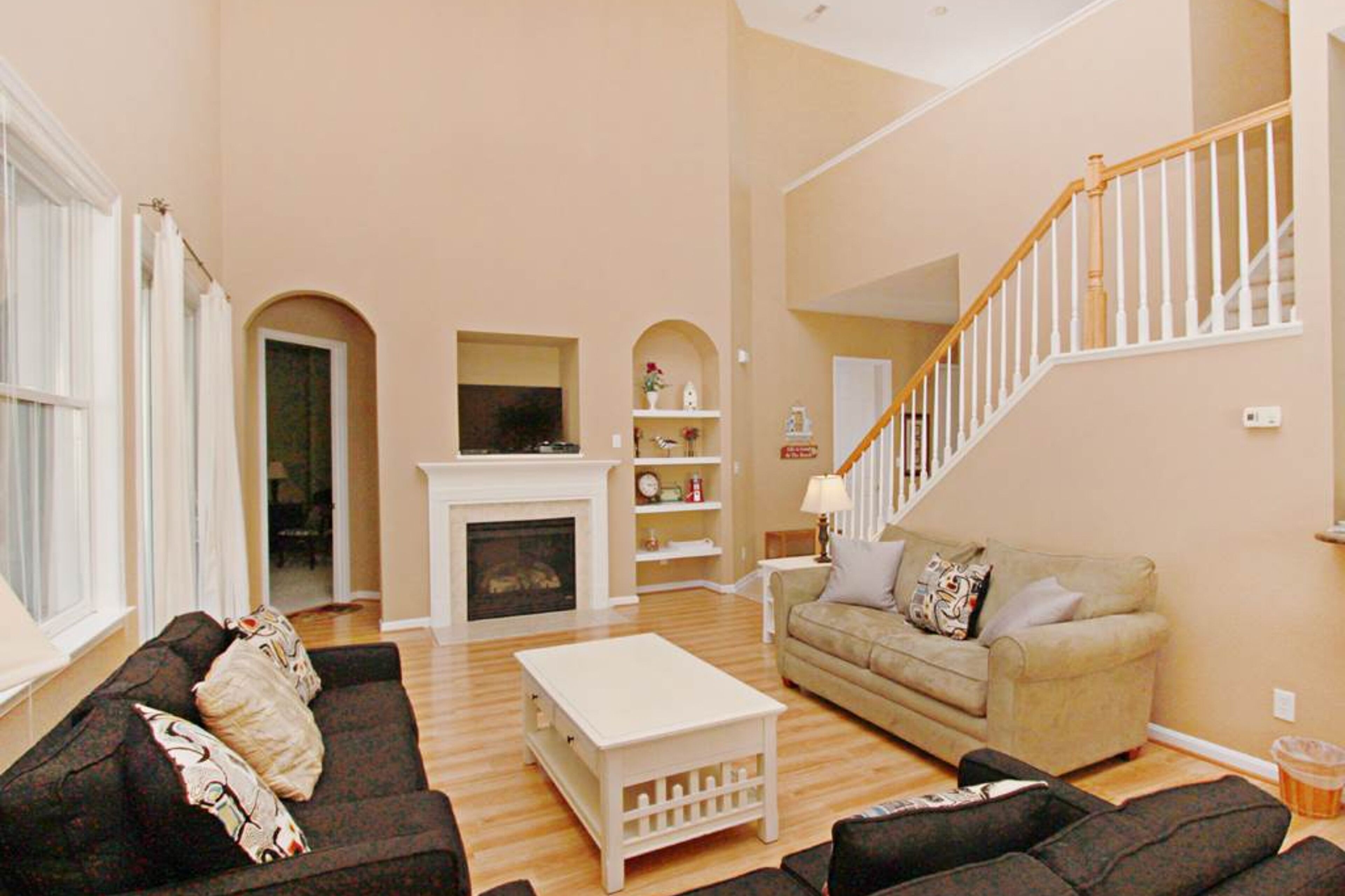 Bayside Resort house w/shared sauna, private gas grill, golf on-site & fireplace