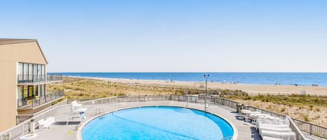 Una piscina techada, una piscina climatizada