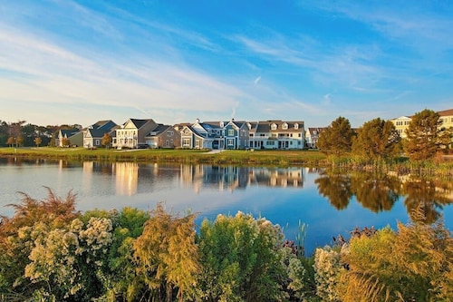 Bayside Resort house with pool, lakefront, golf on-site, & tennis court