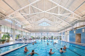 Alberca techada y alberca climatizada