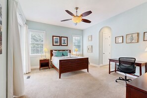 4 bedrooms, iron/ironing board, WiFi, bed sheets