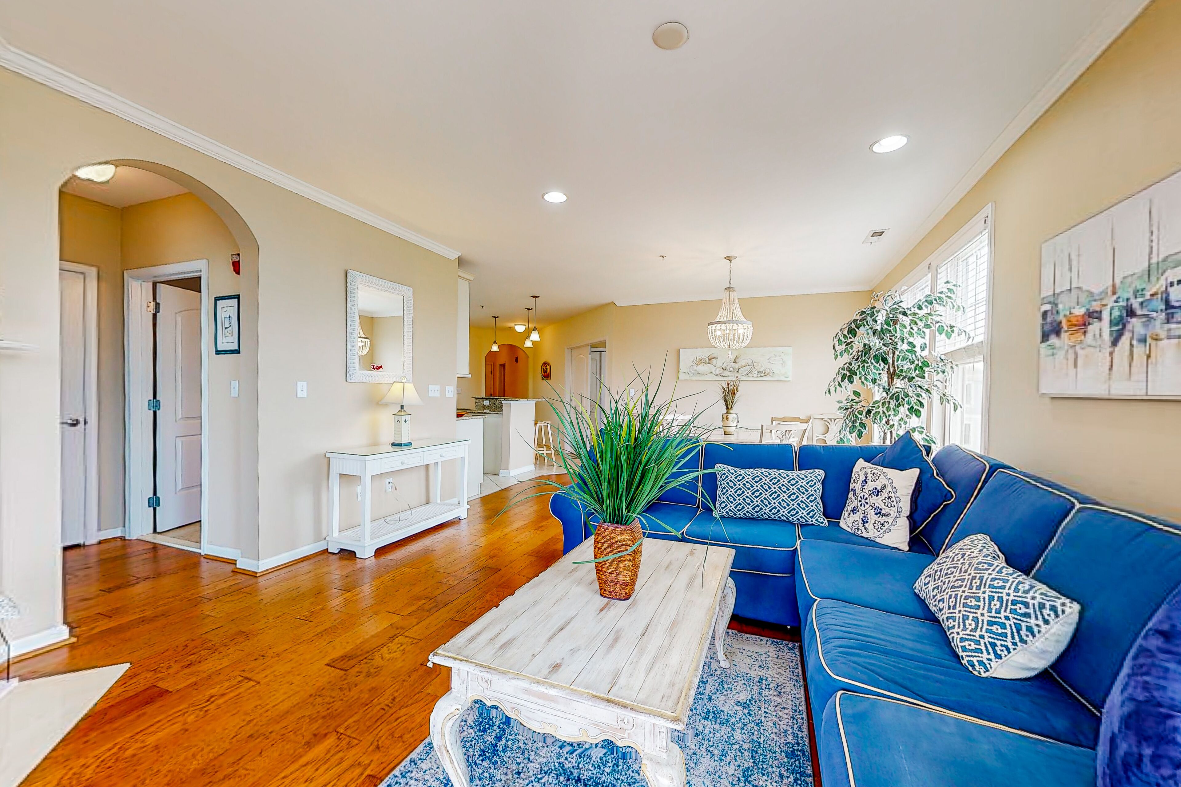 Bayside Resort 3rd floor condo with lovely interior/balcony, pool, on-site golf