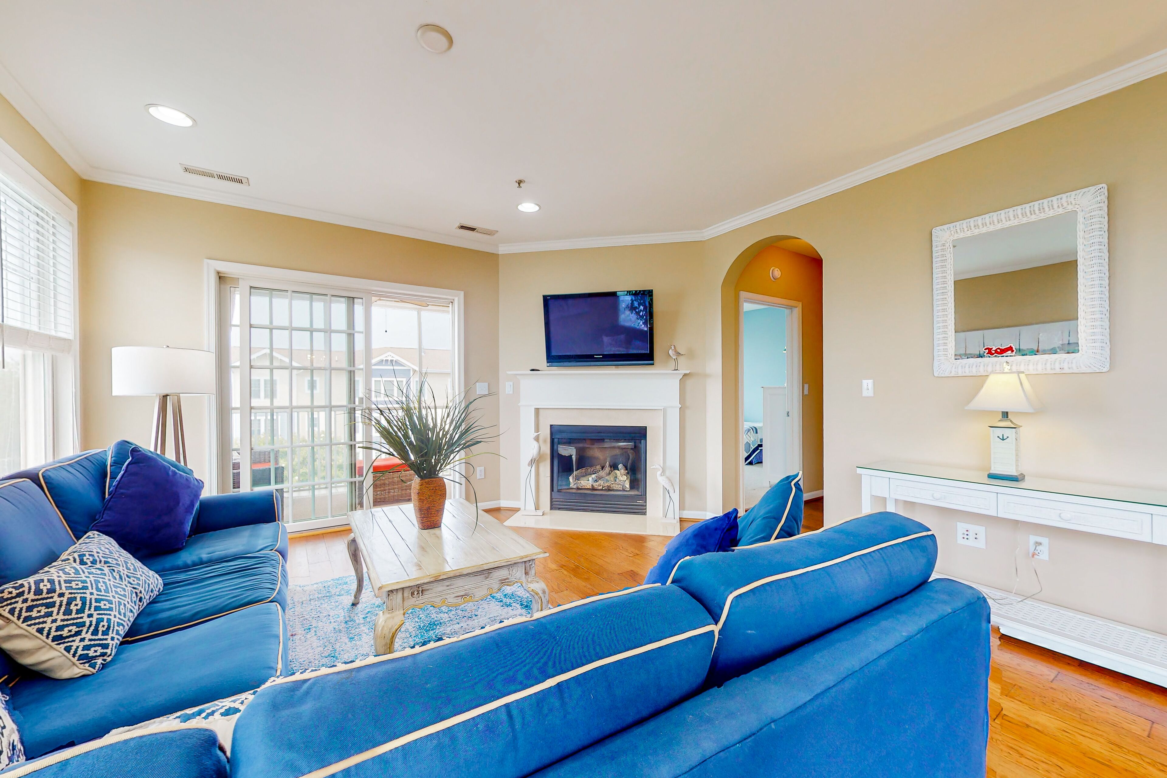 Bayside Resort 3rd floor condo with lovely interior/balcony, pool, on-site golf