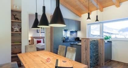 Aurora Mountain Chalet, Garden & sauna