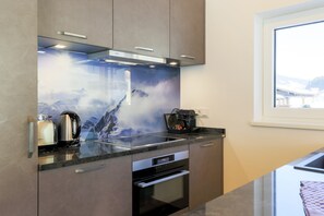 Geladeira, fogão, cooktop, lava-louças