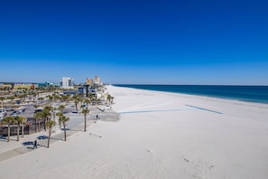 På stranden