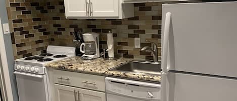Microwave, dishwasher, coffee/tea maker, cookware/dishes/utensils