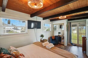 6 bedrooms, desk, iron/ironing board, travel crib - Oceanfront Family Home in Palm Coast Steps to the beach (Palm Coast)