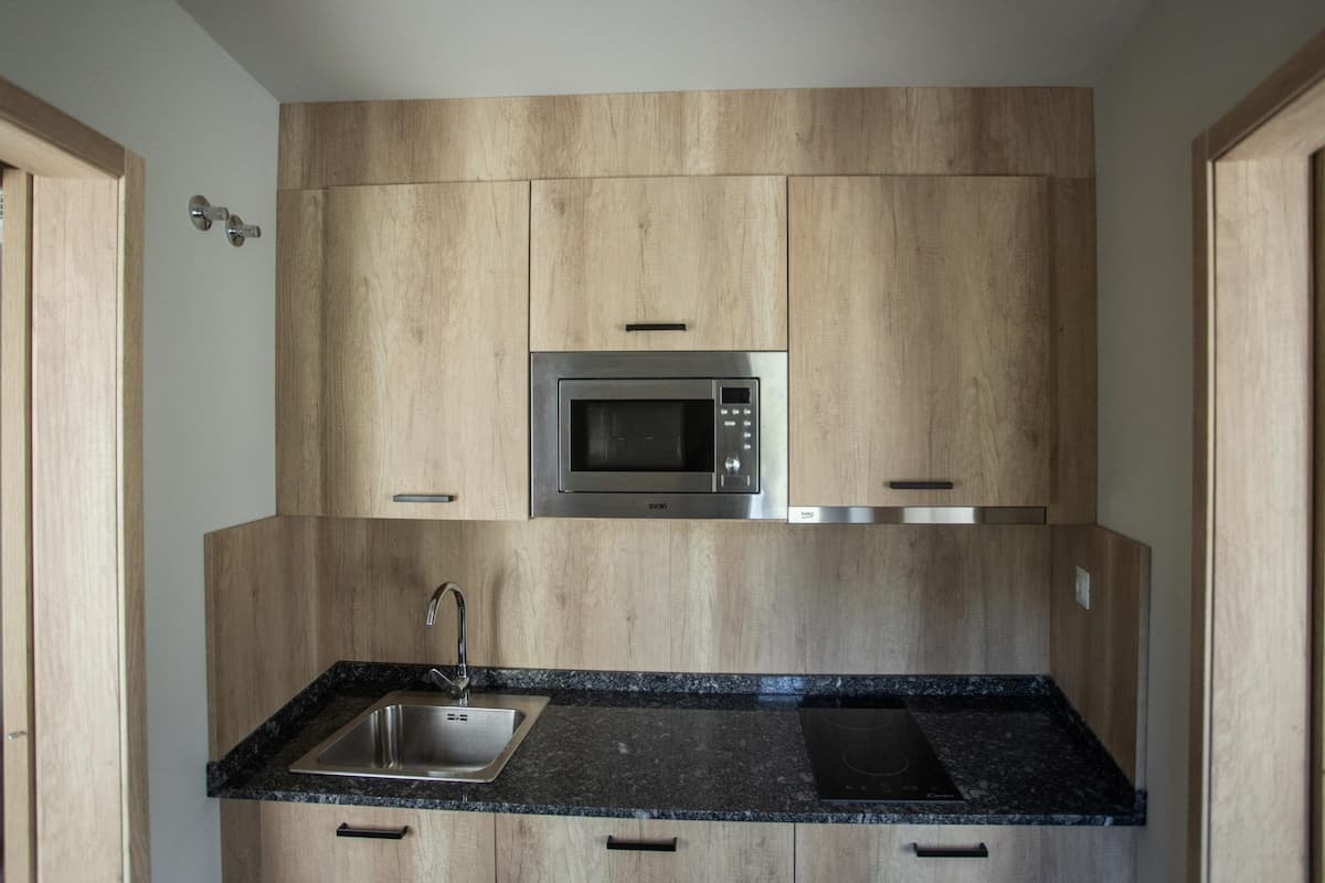 apartment, 2 bedrooms | down duvets, desk, laptop workspace, blackout curtains