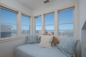 6 bedrooms, free WiFi, bed sheets