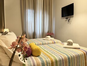 Apartment, 2 Schlafzimmer | 2 Schlafzimmer, laptopgeeigneter Arbeitsplatz, Bügeleisen/Bügelbrett
