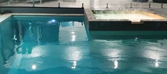 REEF Luxury Home, Ocean View, Large Pool & Hot Spa