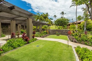 A well-maintained garden area with a pathway leading to a building with a covered walkway. - Wailea Ekahi #16-C Ground Floor Unit Near Keawakapu Beach, Wifi, Full A/C (Wailea)