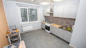 Fridge, microwave, stovetop, griddle