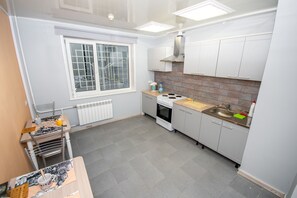 Fridge, microwave, stovetop, griddle