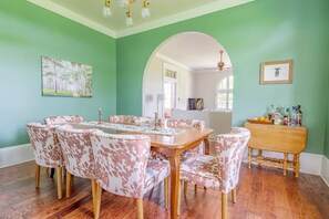 Dining - Charming Farmhouse on 11 acres (Crockett)