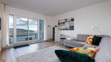 Fireplace, Netflix, streaming services