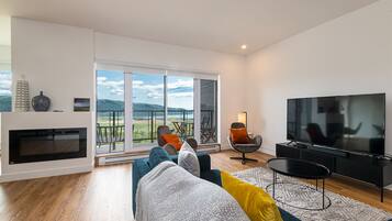 TV, fireplace, Netflix, streaming services