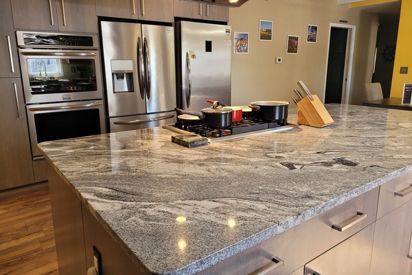 Kylskåp, mikrovågsugn, ugn och spishäll