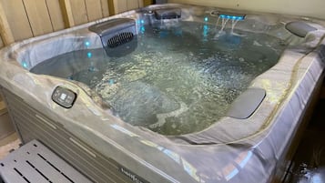 Indoor spa tub