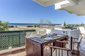 Outdoor dining - FLH Monte Gordo Family Apartment with Balcony (Monte Gordo)