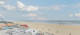 PENTHOUSE 8th Floor- Boardwalk, Pool, Sundeck