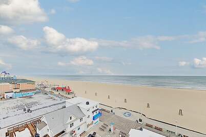 PENTHOUSE 8th Floor- Boardwalk, Pool, Sundeck